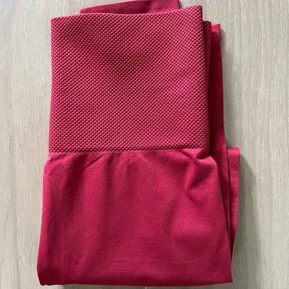 High Waist Women’s Seamless Capri Cabernet - Picture 4 of 10